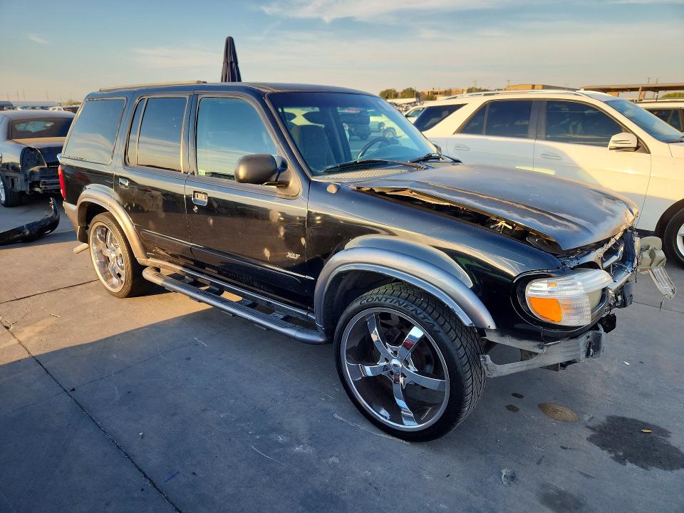 2000 Ford Explorer მანქანა იყიდება აუქციონზე, vin: 1FMZU63E0YZA92042, აუქციონის ნომერი: 70049526