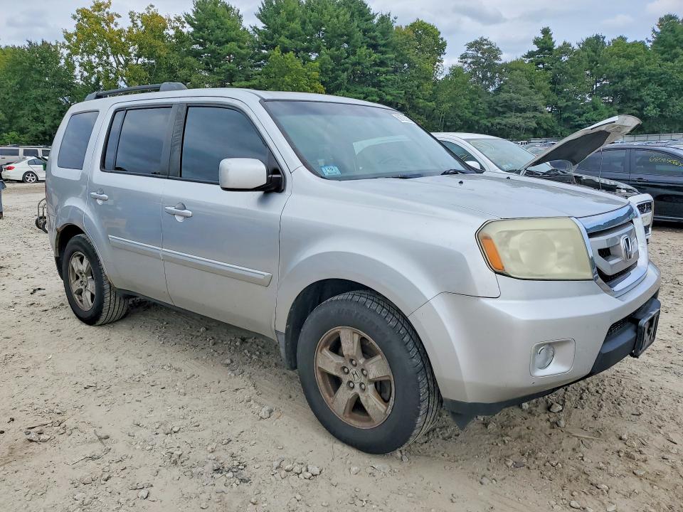 69703936 :رقم المزاد ، 5FNYF4H69BB026215 vin ، 2011 Honda Pilot مزاد بيع