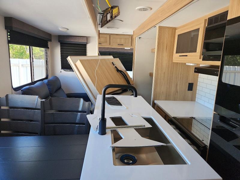 69149786 :رقم المزاد ، 5SFPB3529SM546230 vin ، 2025 Prowler Recreational Vehicle (rv) مزاد بيع