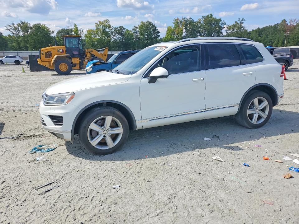 2015 Volkswagen Touareg მანქანა იყიდება აუქციონზე, vin: WVGEG9BP1FD006693, აუქციონის ნომერი: 68725946