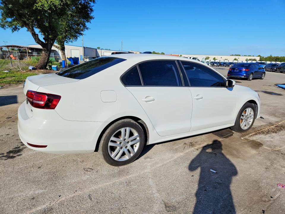 69390486 :رقم المزاد ، 3VW2B7AJ2JM261242 vin ، 2018 Volkswagen Jetta مزاد بيع