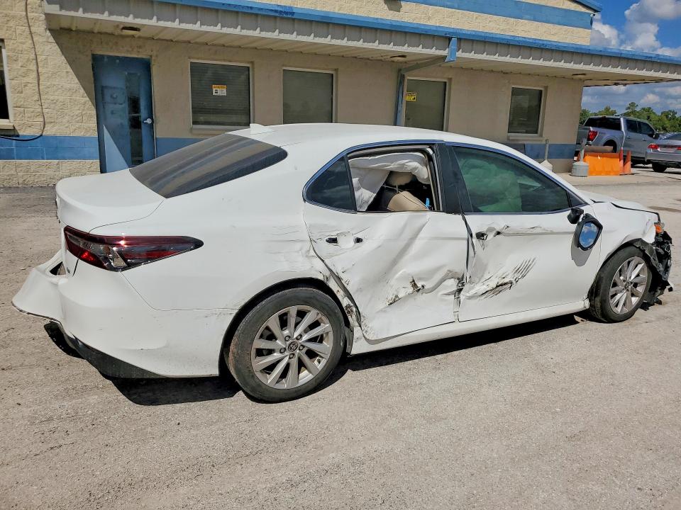 68091316 :رقم المزاد ، 4T1C11AKXRU879069 vin ، 2024 Toyota Camry مزاد بيع