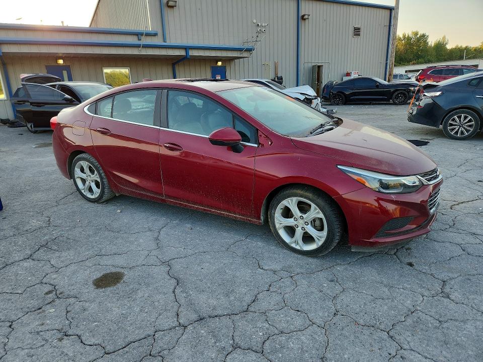 68341646 :رقم المزاد ، 1G1BF5SM7K7105089 vin ، 2019 Chevrolet Cruze مزاد بيع