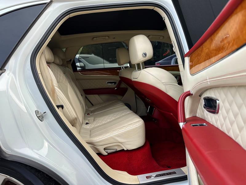 2017 Bentley Bentayga მანქანა იყიდება აუქციონზე, vin: SJAAC2ZV0HC015180, აუქციონის ნომერი: 64972116