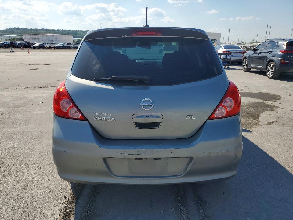 69696326 :رقم المزاد ، 3N1BC1CP4BL389958 vin ، 2011 Nissan Versa مزاد بيع