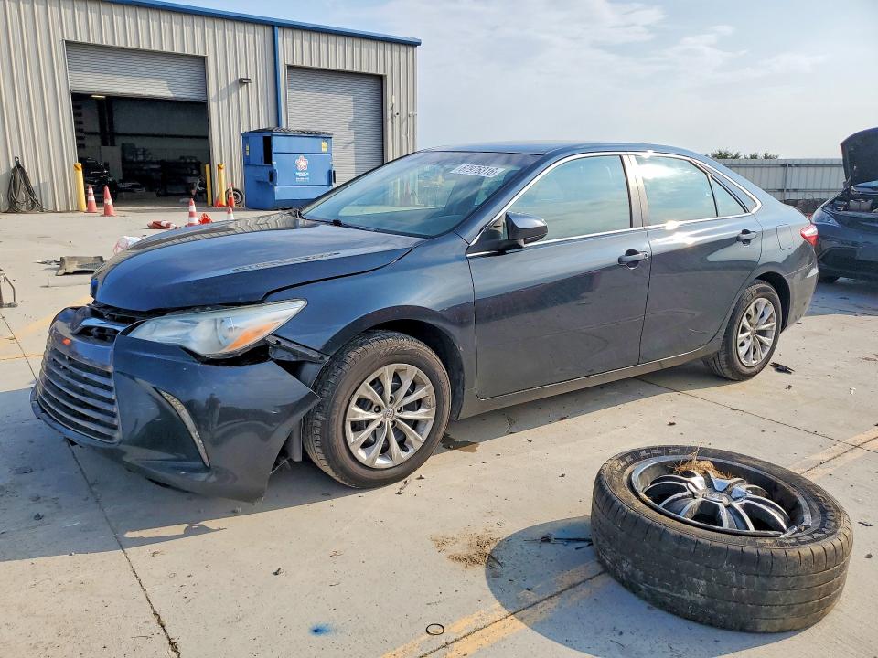 67976316 :رقم المزاد ، 4T1BF1FK0HU685865 vin ، 2017 Toyota Camry مزاد بيع