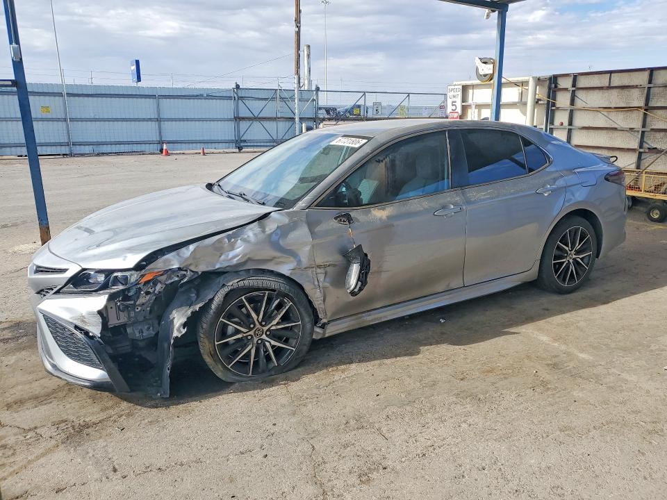 Продажа на аукционе авто 2022 Toyota Camry, vin: 4T1G11AK1NU651005, номер лота: 67731806