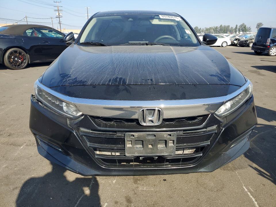 Продажа на аукционе авто 2018 Honda Accord, vin: 1HGCV1F40JA117766, номер лота: 69780676