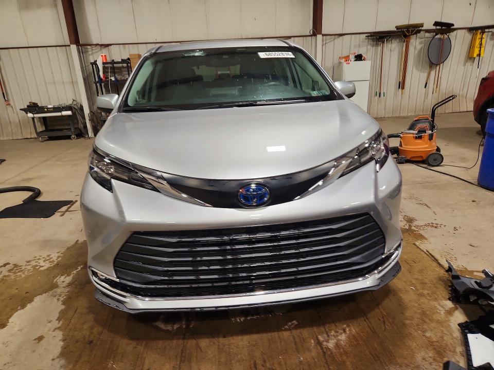 68552816 :رقم المزاد ، 5TDJSKFCXPS093936 vin ، 2023 Toyota Sienna مزاد بيع