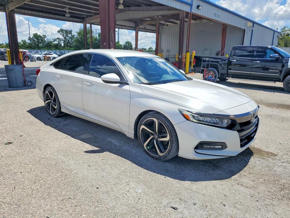 67441356 :رقم المزاد ، 1HGCV1F31JA108629 vin ، 2018 Honda Accord مزاد بيع