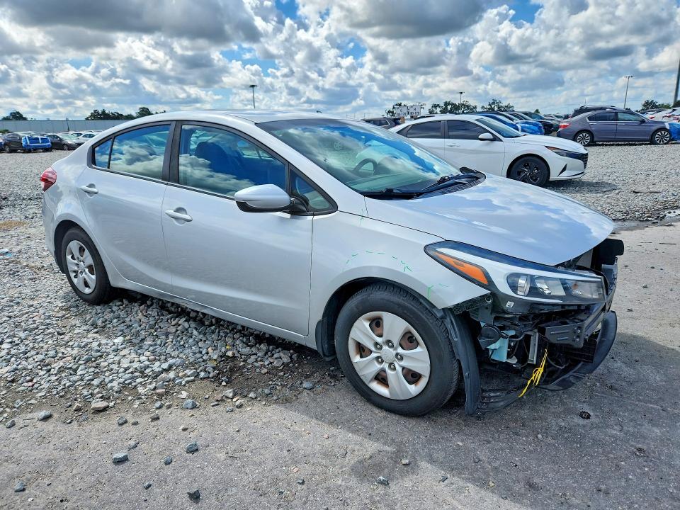 68029196 :رقم المزاد ، 3KPFL4A71JE283778 vin ، 2018 Kia Forte مزاد بيع