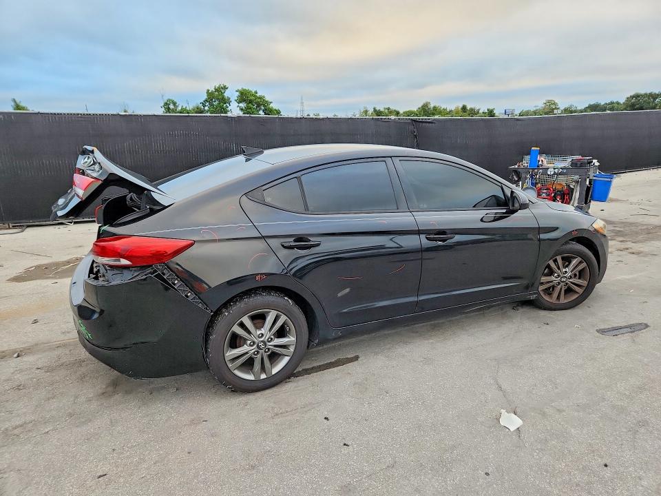 70497156 :رقم المزاد ، 5NPD84LF8HH045803 vin ، 2017 Hyundai Elantra مزاد بيع