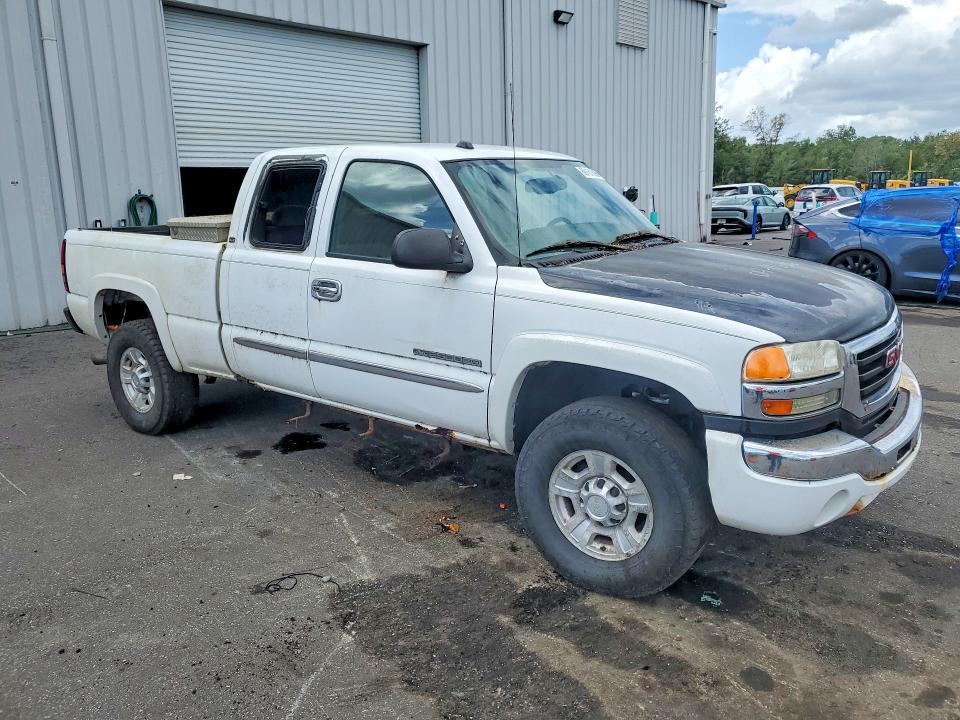69161896 :رقم المزاد ، 1GTHC29U04E138271 vin ، 2004 Gmc Sierra مزاد بيع