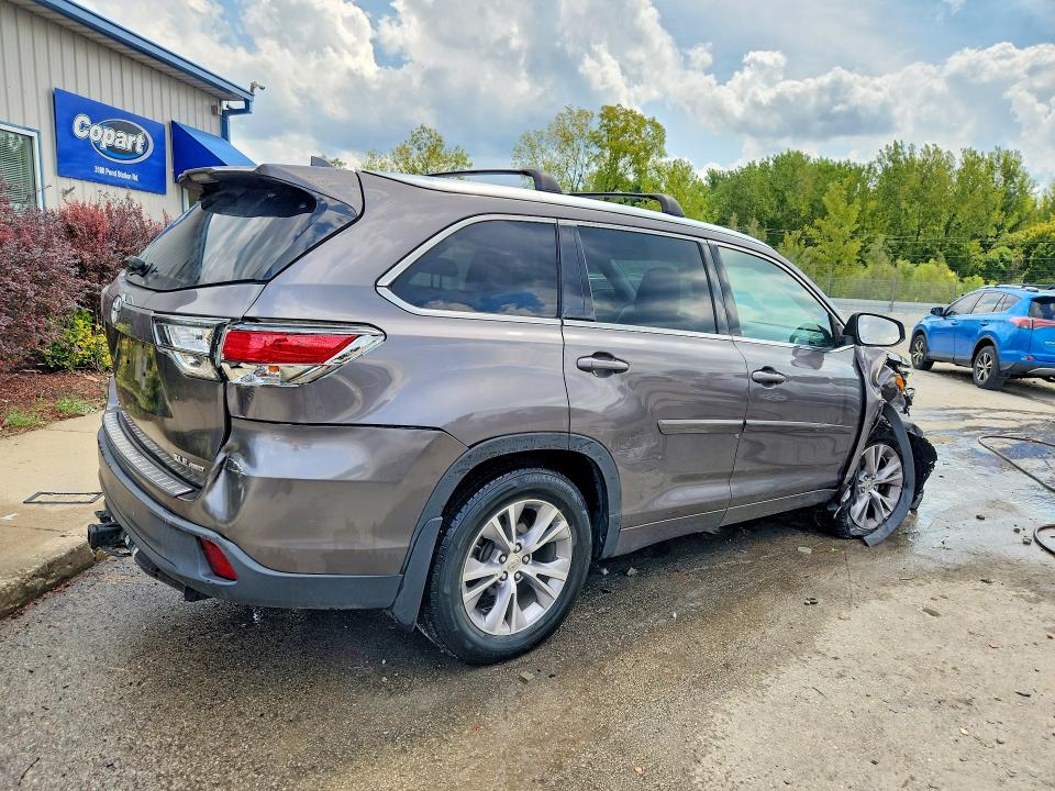 67913016 :رقم المزاد ، 5TDJKRFH1FS152360 vin ، 2015 Toyota Highlander مزاد بيع