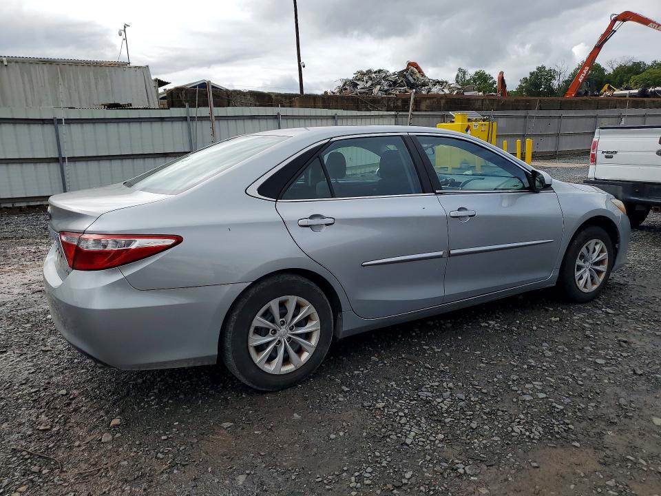 70695386 :رقم المزاد ، 4T1BF1FK3HU699677 vin ، 2017 Toyota Camry مزاد بيع