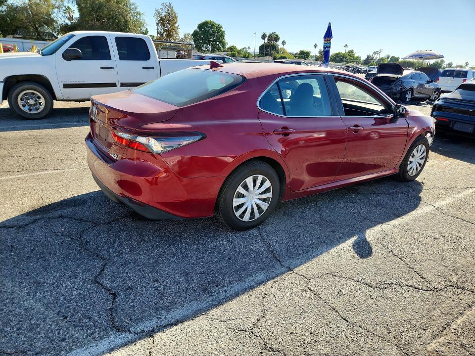Продажа на аукционе авто 2022 Toyota Camry, vin: 4T1C31AK0NU577388, номер лота: 71170066