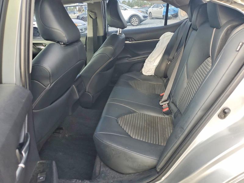 70261416 :رقم المزاد ، 4T1B11HK6KU822195 vin ، 2019 Toyota Camry مزاد بيع