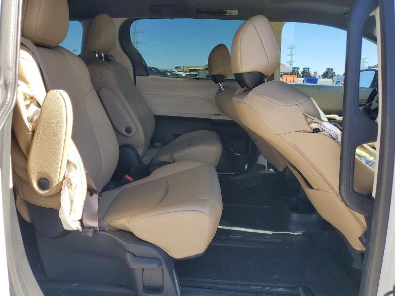 67636196 :رقم المزاد ، 5TDJRKEC7MS053564 vin ، 2021 Toyota Sienna مزاد بيع
