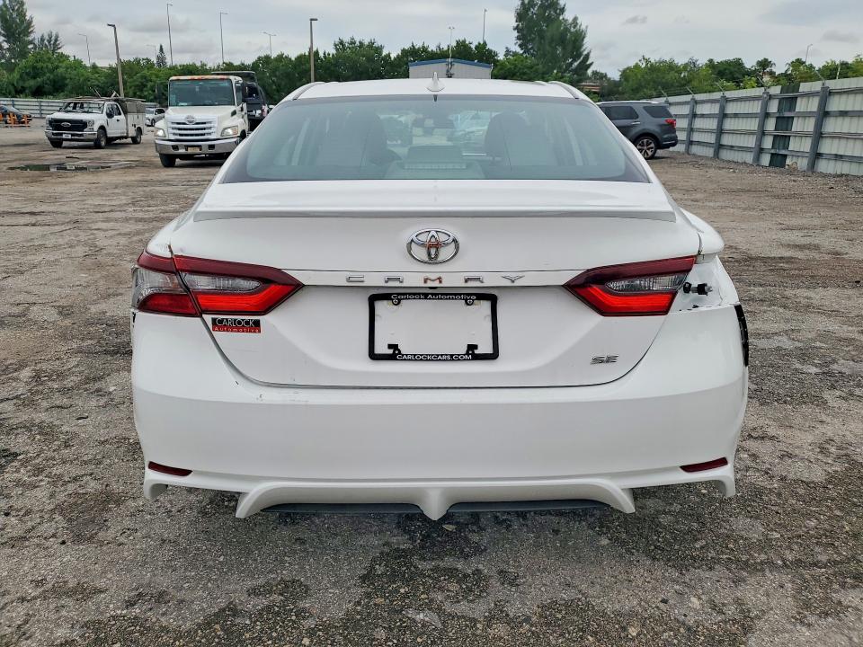 70465926 :رقم المزاد ، 4T1G11AK6NU073192 vin ، 2022 Toyota Camry مزاد بيع