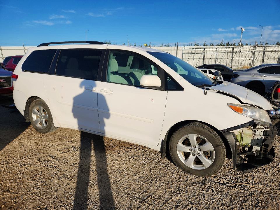Продажа на аукционе авто 2013 Toyota Sienna, vin: 5TDKK3DC7DS317673, номер лота: 66832666