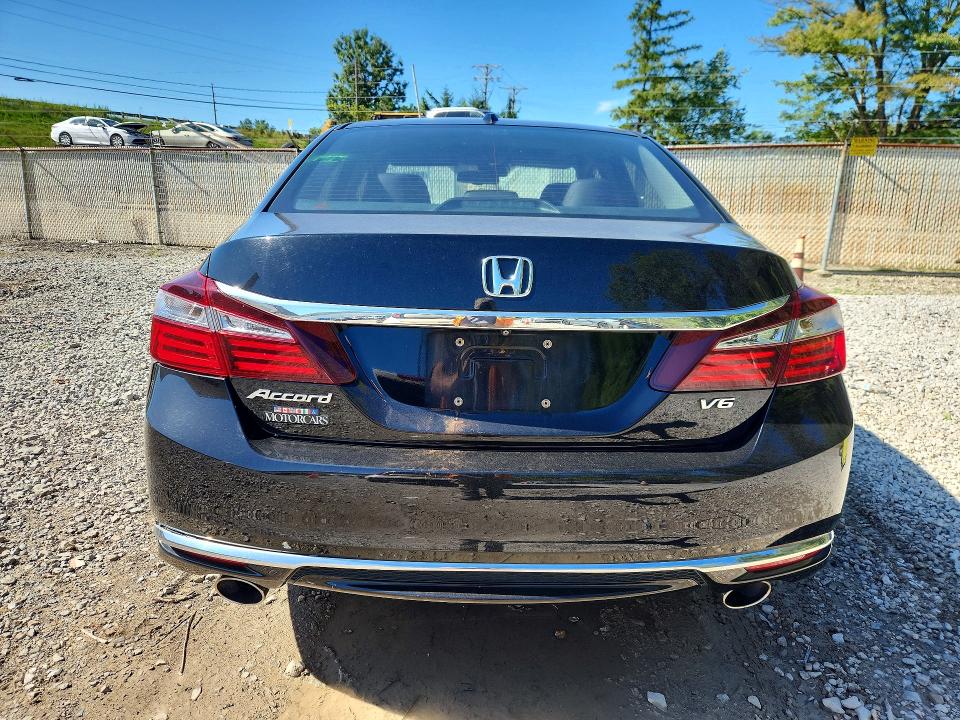 Продаж на аукціоні авто 2017 Honda Accord, vin: 1HGCR3F06HA017727, номер лоту: 68812536