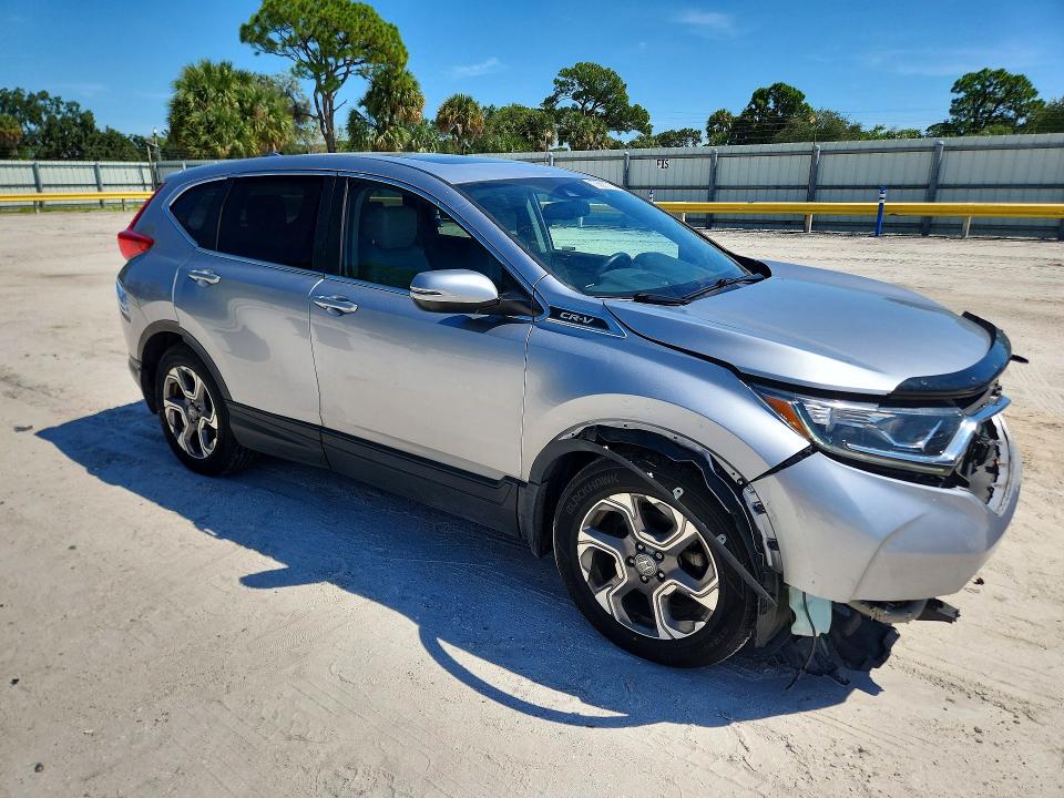 70655176 :رقم المزاد ، 7FARW1H81JE000196 vin ، 2018 Honda Cr-v مزاد بيع