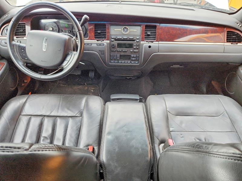 67634996 :رقم المزاد ، 1L1FM88W07Y604257 vin ، 2007 Lincoln Town Car مزاد بيع