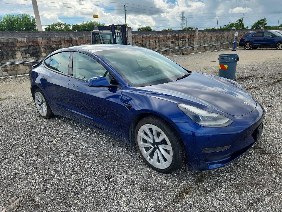 2022 Tesla Model 3 მანქანა იყიდება აუქციონზე, vin: 5YJ3E1EA1NF369898, აუქციონის ნომერი: 70176556
