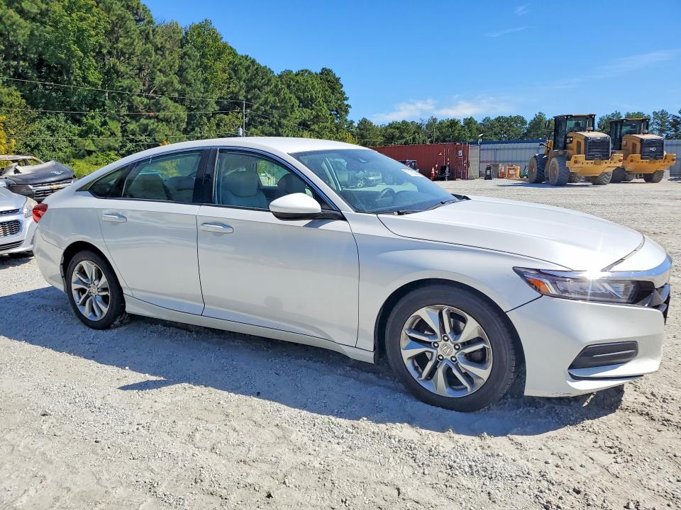2018 Honda Accord მანქანა იყიდება აუქციონზე, vin: 1HGCV1F10JA111102, აუქციონის ნომერი: 70100856