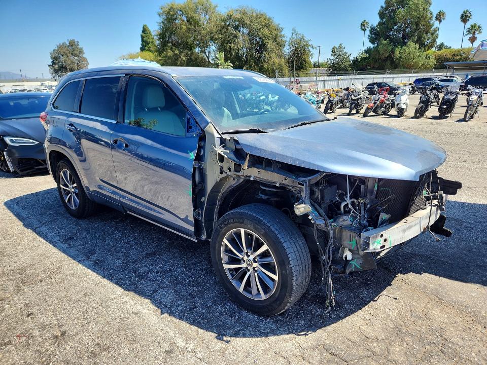 67520466 :رقم المزاد ، 5TDKZRFH9HS508248 vin ، 2017 Toyota Highlander مزاد بيع