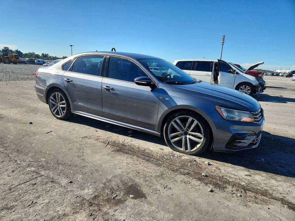 67899316 :رقم المزاد ، 1VWAA7A37JC001761 vin ، 2018 Volkswagen Passat مزاد بيع