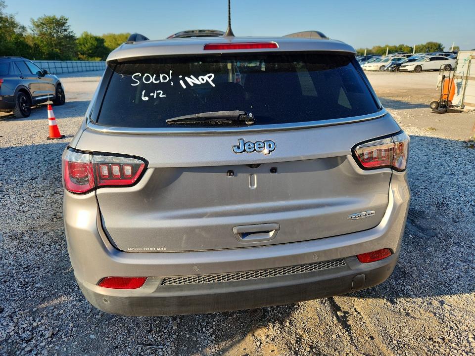 71069756 :رقم المزاد ، 3C4NJCBB0JT407808 vin ، 2018 Jeep Compass مزاد بيع