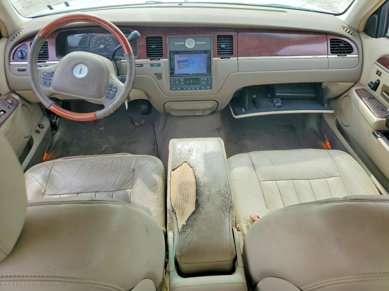 66925306 :رقم المزاد ، 1LNHM82WX3Y622131 vin ، 2003 Lincoln Town Car مزاد بيع