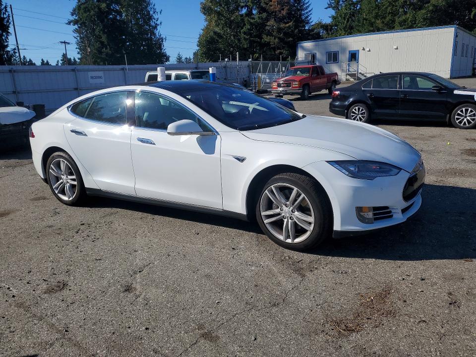 Продажа на аукционе авто 2014 Tesla Model S, vin: 5YJSA1H13EFP55936, номер лота: 69935316
