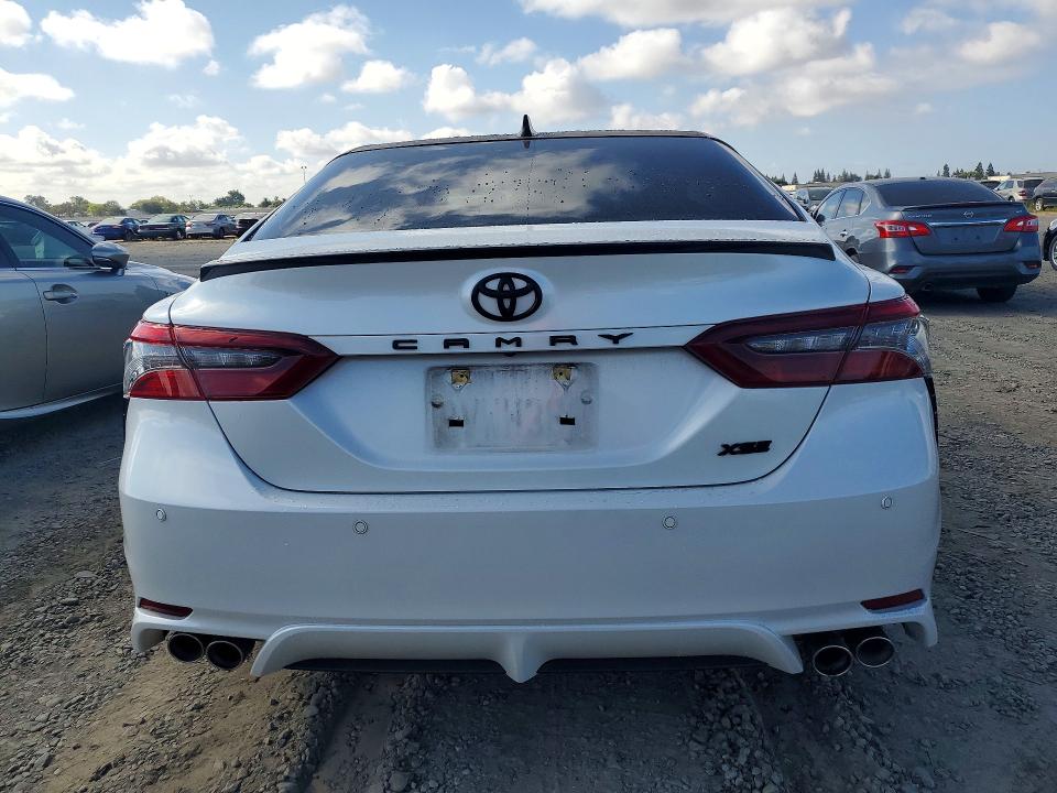 67679726 :رقم المزاد ، 4T1KZ1AK8MU053222 vin ، 2021 Toyota Camry مزاد بيع