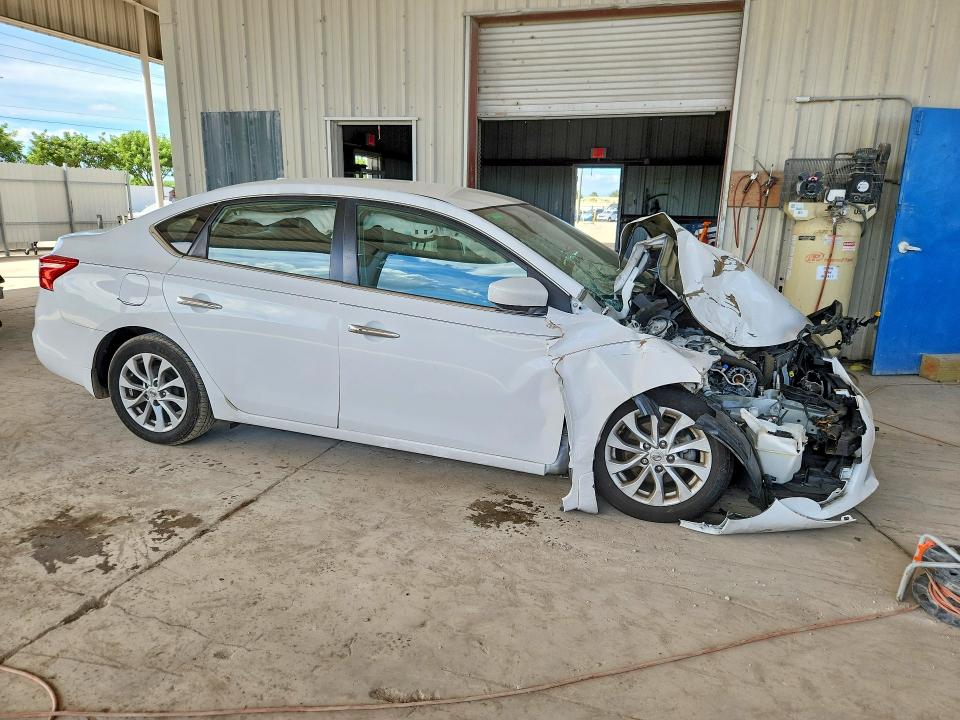 2018 Nissan Sentra მანქანა იყიდება აუქციონზე, vin: 3N1AB7AP2JL654542, აუქციონის ნომერი: 70568206