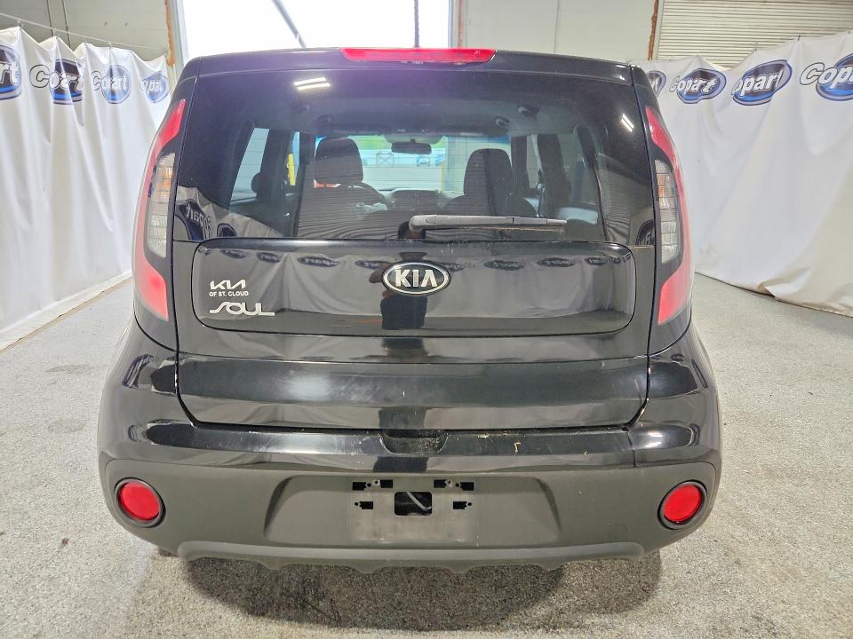 67422576 :رقم المزاد ، KNDJN2A2XJ7905713 vin ، 2018 Kia Soul مزاد بيع