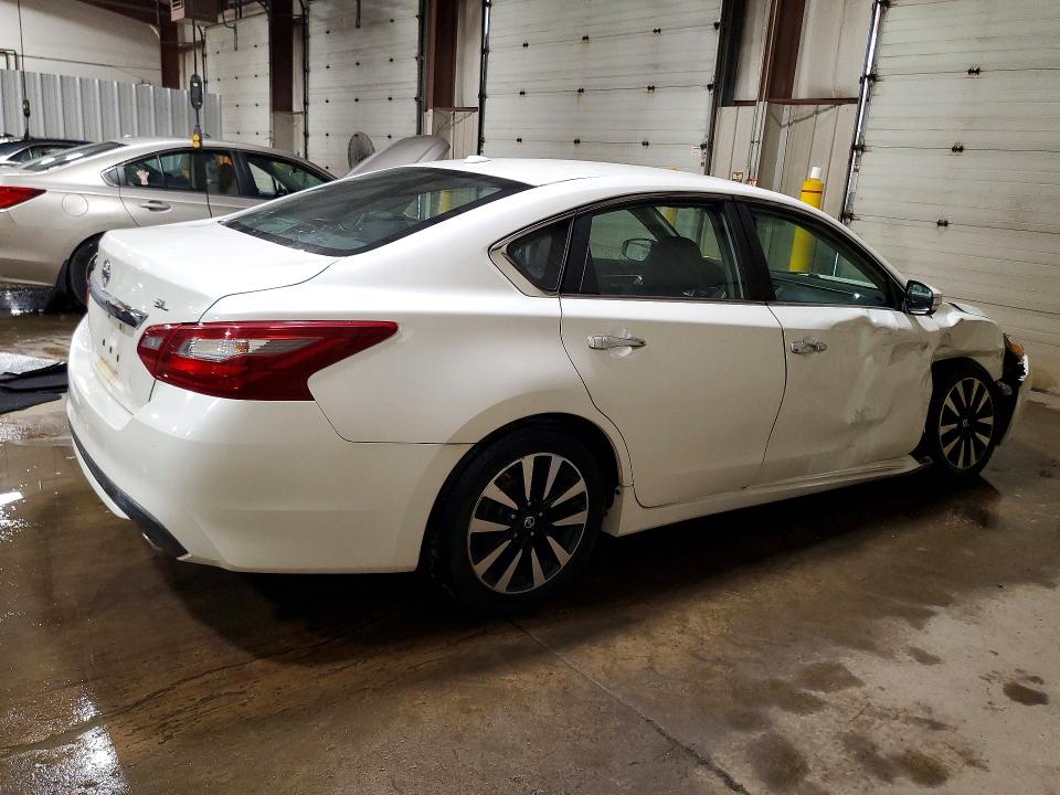 2018 Nissan Altima მანქანა იყიდება აუქციონზე, vin: 1N4AL3AP4JC231837, აუქციონის ნომერი: 70701516