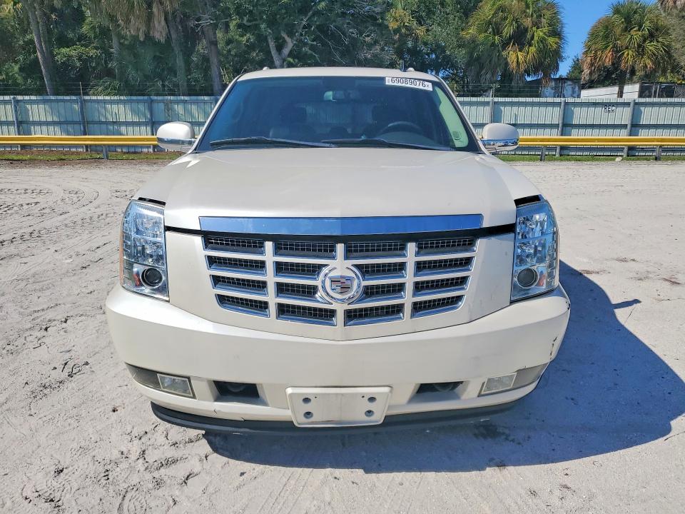 2010 Cadillac Escalade მანქანა იყიდება აუქციონზე, vin: 1GYUKBEF1AR179032, აუქციონის ნომერი: 69089076
