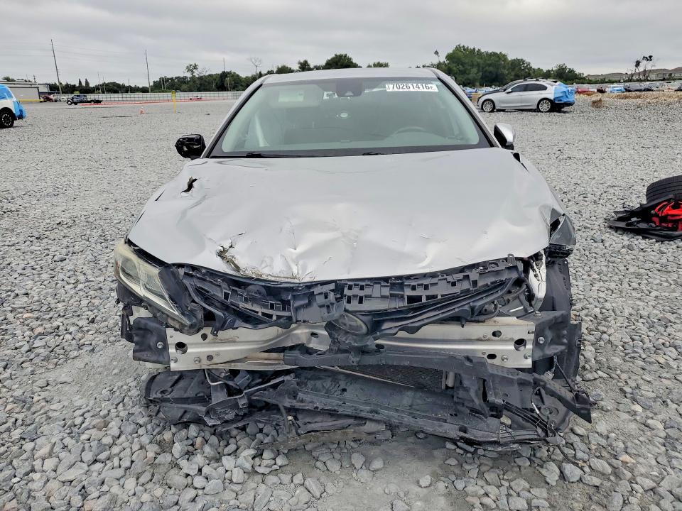 70261416 :رقم المزاد ، 4T1B11HK6KU822195 vin ، 2019 Toyota Camry مزاد بيع