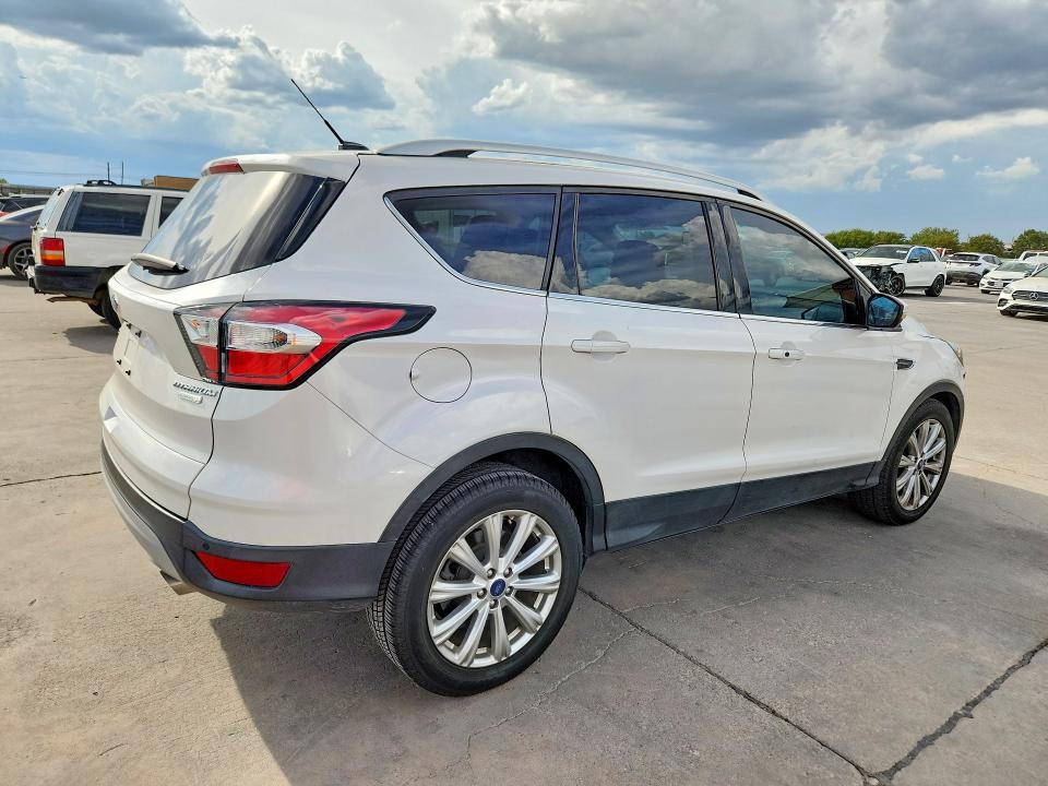 68547506 :رقم المزاد ، 1FMCU0J90HUD40151 vin ، 2017 Ford Escape مزاد بيع