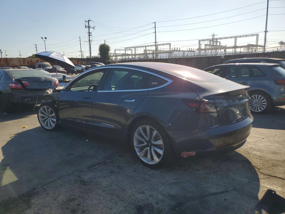 69828656 :رقم المزاد ، 5YJ3E1EA9JF011992 vin ، 2018 Tesla Model 3 مزاد بيع