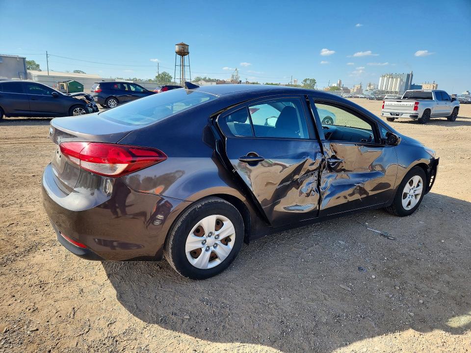 2017 Kia Forte მანქანა იყიდება აუქციონზე, vin: 3KPFK4A77HE046645, აუქციონის ნომერი: 68867936