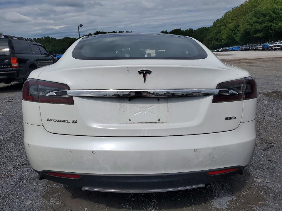 2015 Tesla Model S მანქანა იყიდება აუქციონზე, vin: 5YJSA1E22FF105946, აუქციონის ნომერი: 69131906