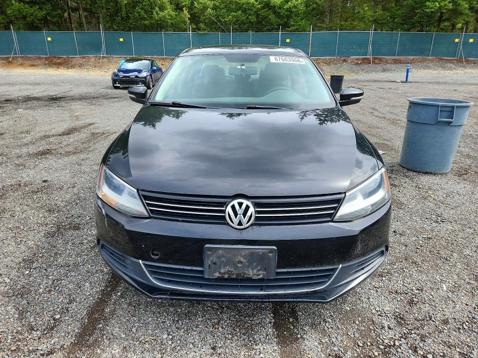 67603966 :رقم المزاد ، 3VWDP7AJ0DM250044 vin ، 2013 Volkswagen Jetta مزاد بيع