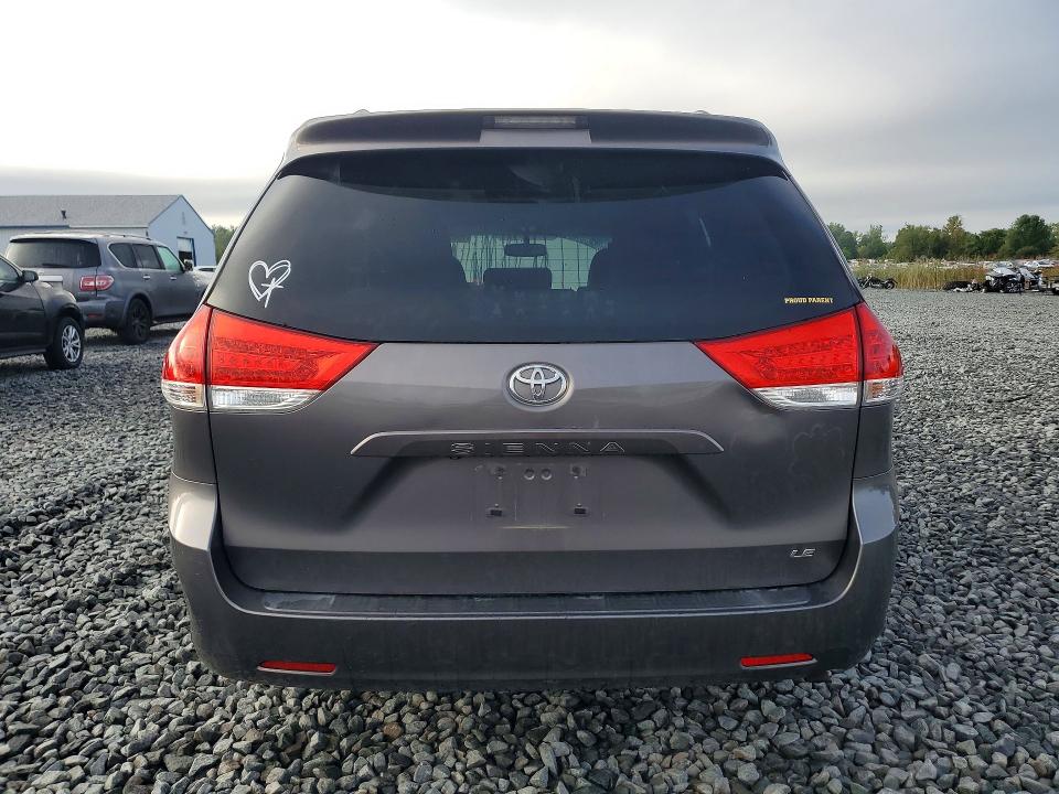 70024256 :رقم المزاد ، 5TDKK3DCXBS098365 vin ، 2011 Toyota Sienna مزاد بيع