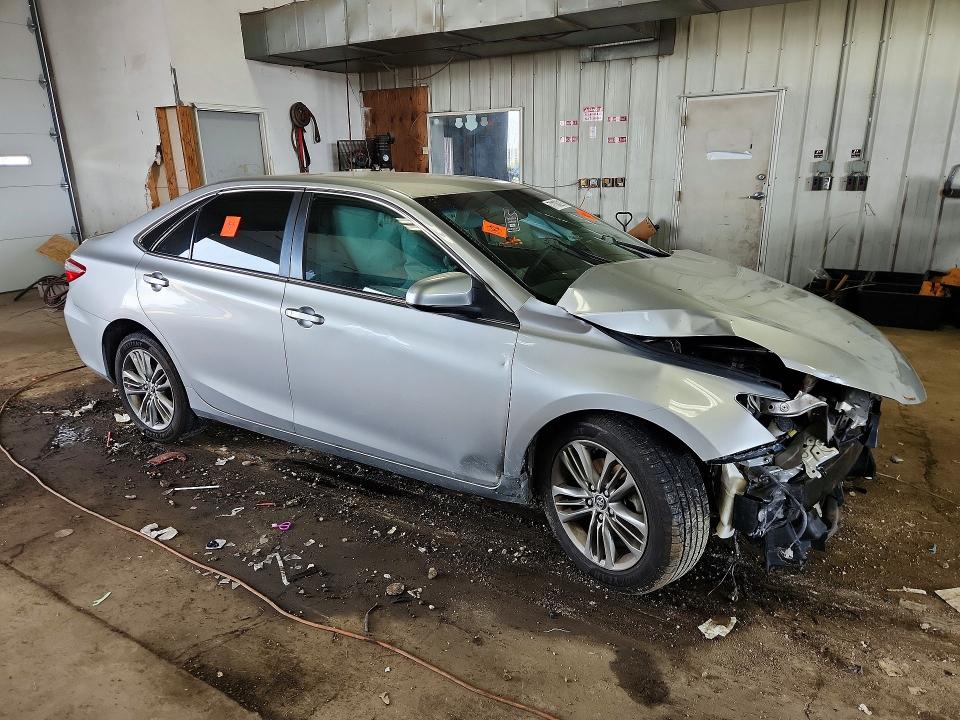 71100216 :رقم المزاد ، 4T1BF1FK0FU111151 vin ، 2015 Toyota Camry مزاد بيع