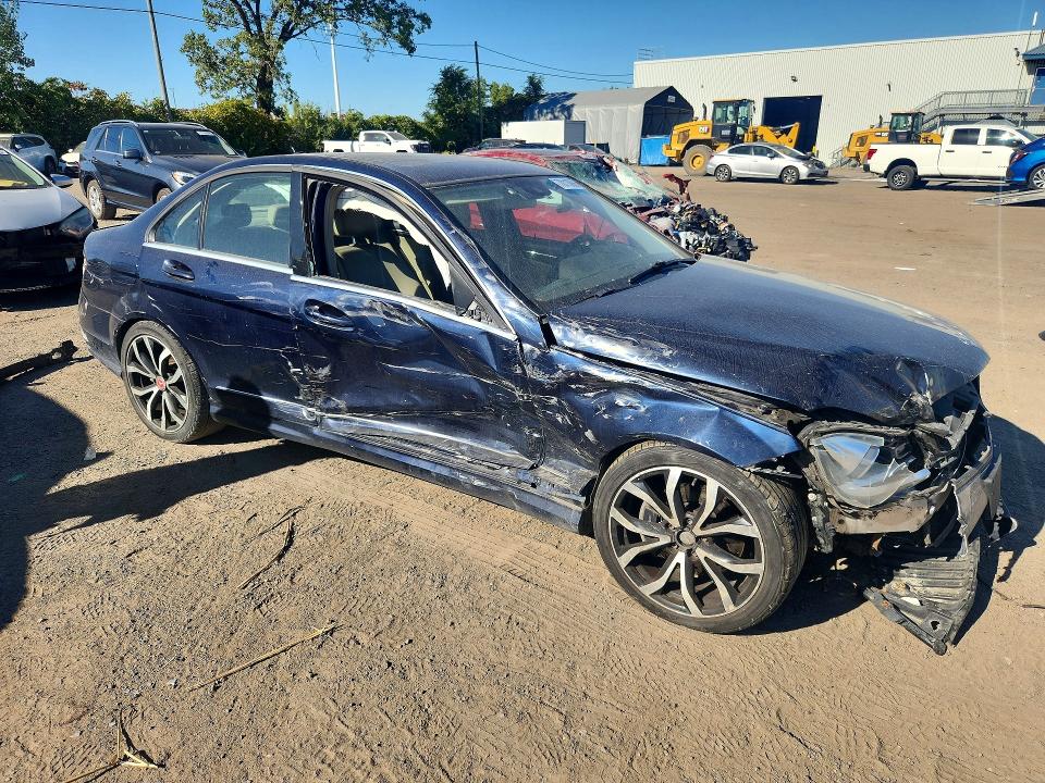 2014 Mercedes-benz C მანქანა იყიდება აუქციონზე, vin: WDDGF8AB3EA943499, აუქციონის ნომერი: 70110866