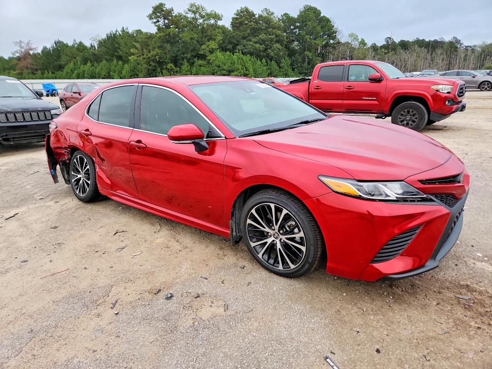 70222756 :رقم المزاد ، 4T1M11AK1LU365901 vin ، 2020 Toyota Camry مزاد بيع
