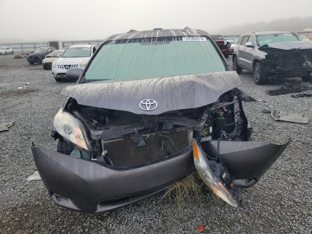 70105576 :رقم المزاد ، 5TDYK3DC1BS024519 vin ، 2011 Toyota Sienna مزاد بيع